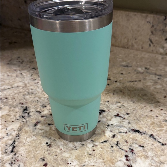 Yeti Other - Yeti 30 oz insulated tumbler with lid